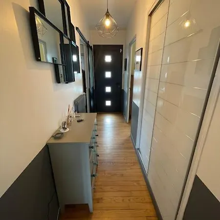 Maison Spacieuse Avec Jardin Et Salle De Sport